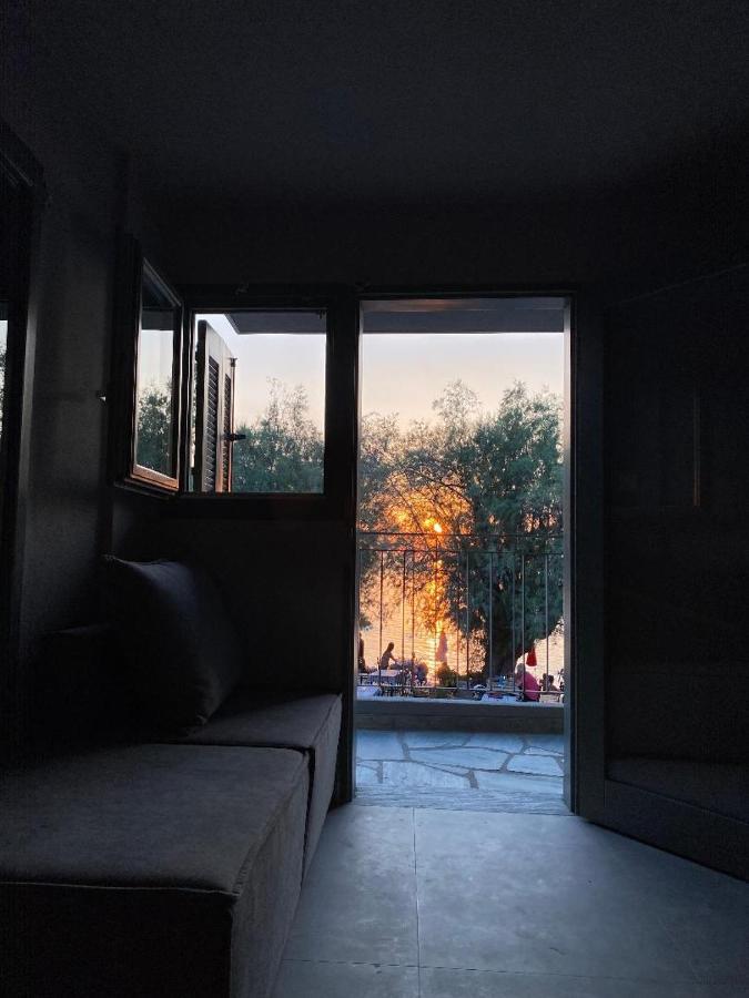 Ej Boutique Suites ميلينا المظهر الخارجي الصورة